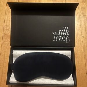 Niluu noir silk sleep mask BNIB